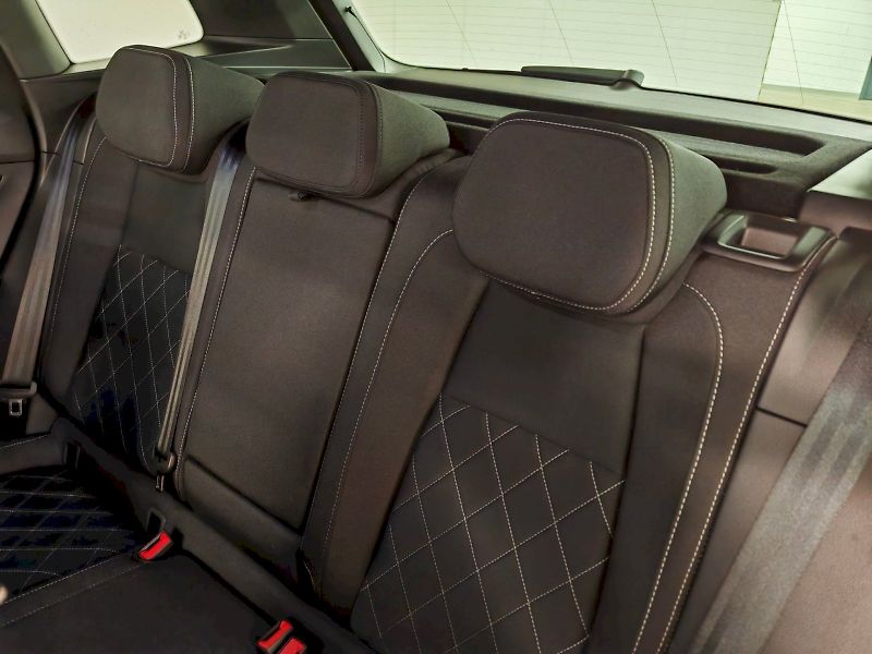 Škoda Karoq (2025) 1.5 TSI 110 kW DSG Sportline - fotka 25 z 32
