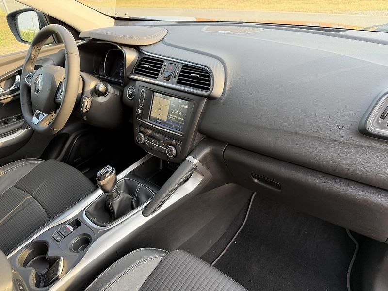 Renault Kadjar 1.6 TCE ENERGY BOSE TAŽNÉ - fotka 43 z 52