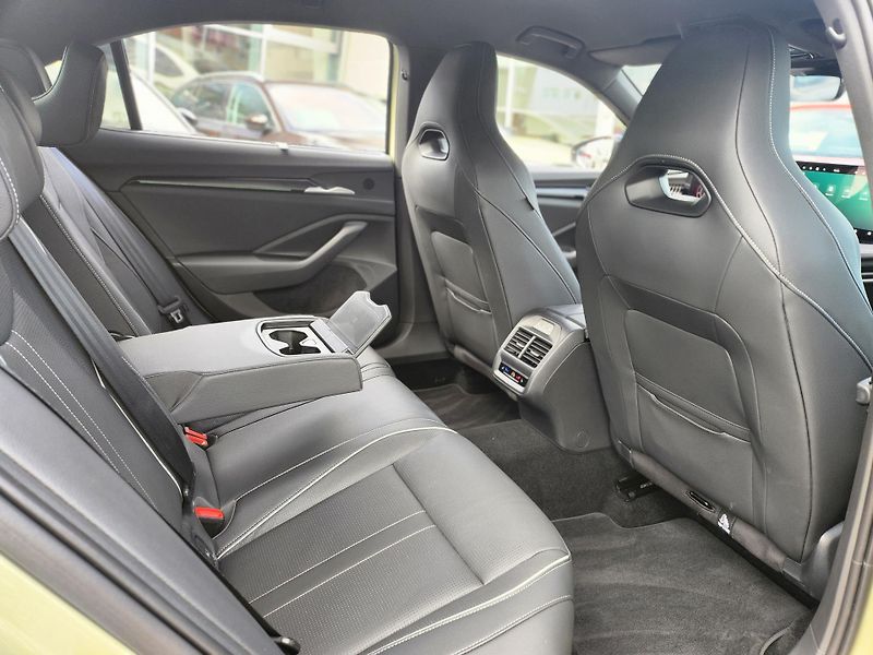 Škoda Superb Sportline 2.0 TDI 110kw DSG - fotka 25 z 30