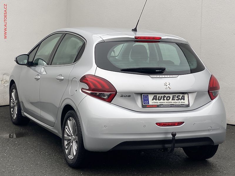 Peugeot 208 (2017) 1.2PT, Allure, AT, navi, TZ - fotka 6 z 16