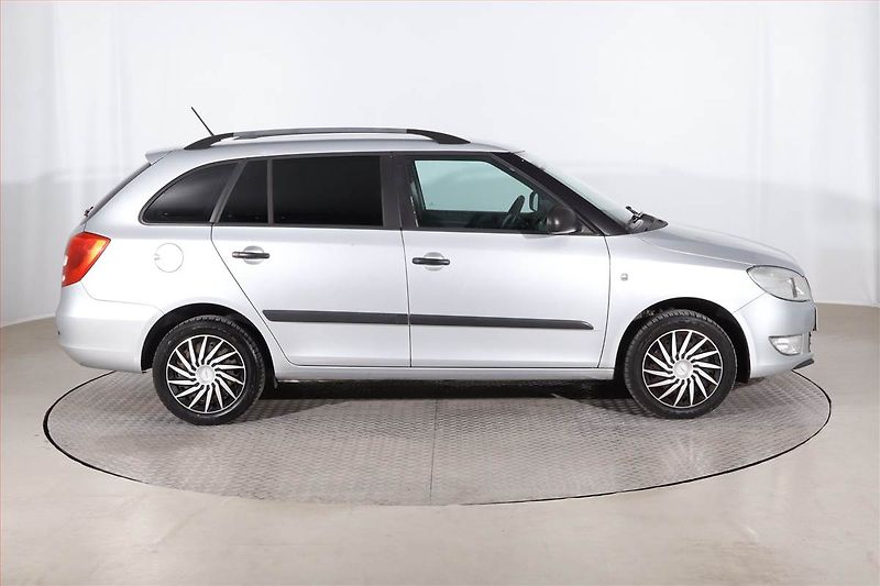 Škoda Fabia (2014) Ambition 1.4 16V - fotka 6 z 16