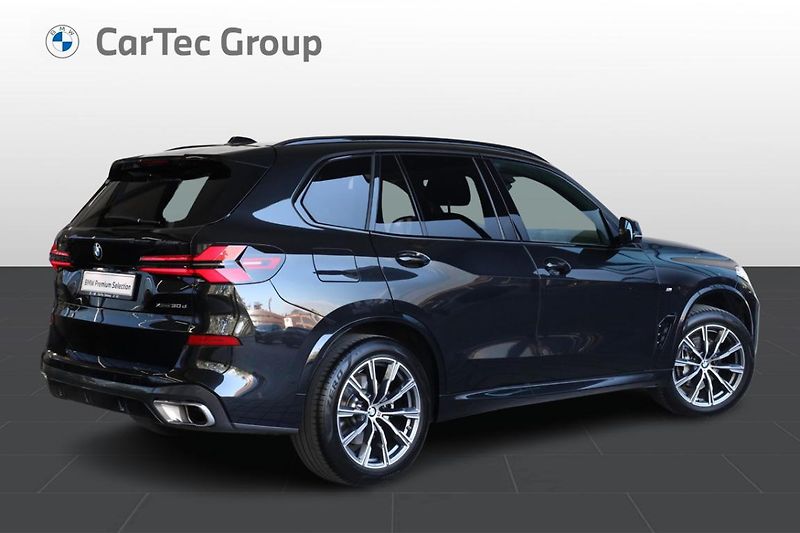 BMW X5 xDrive30d - fotka 3 z 31