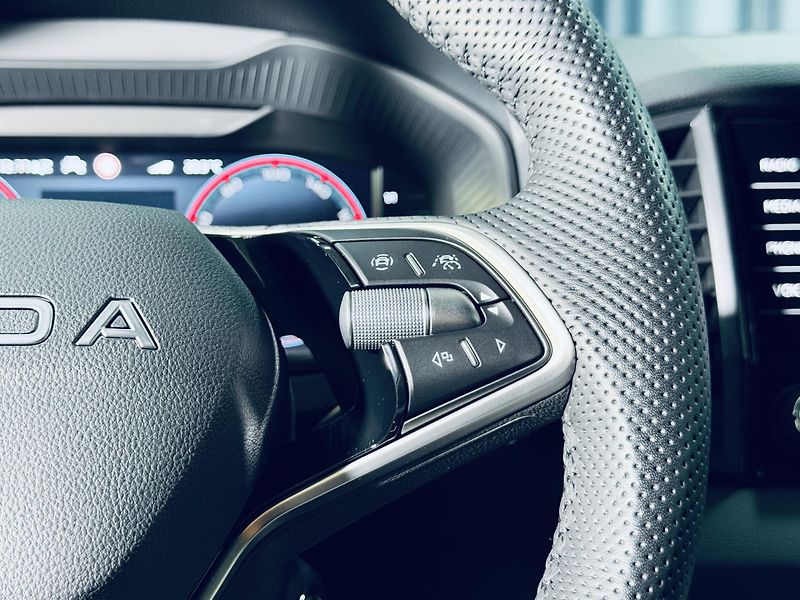 Škoda Karoq (2025) 1.5TSI*SPORT*360*5.LET.ZÁR - fotka 21 z 42