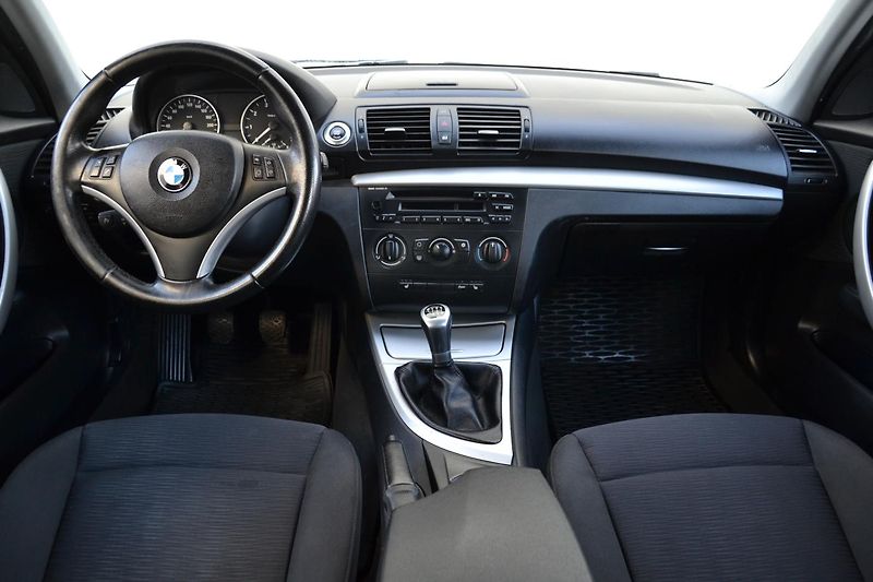 BMW Řada 1 118i / 105 kW / MANUÁL - fotka 20 z 38