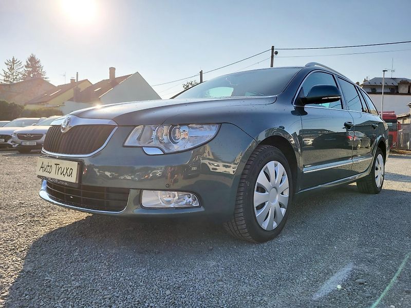 Škoda Superb II combi 2.0 TDi DSG ELEGANCE - fotka 24 z 42