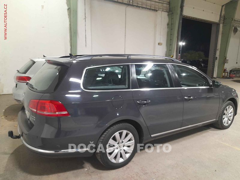Volkswagen Passat (2013) 2.0TDi, 2.maj, navi, bixen - fotka 2 z 3