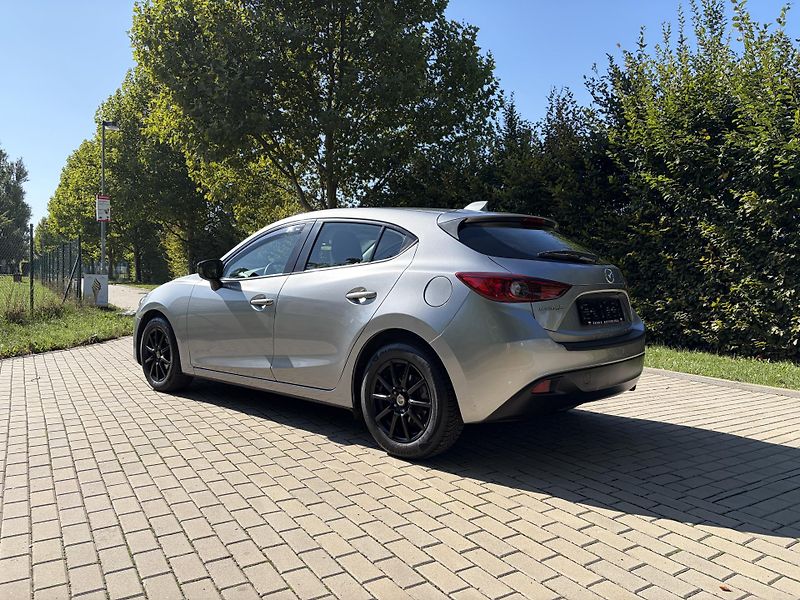 Mazda 3 1.5 Prime-Line - fotka 7 z 29