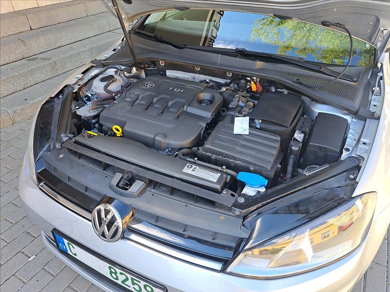 Volkswagen Golf 1,6 TDI Variant - fotka 45 z 45
