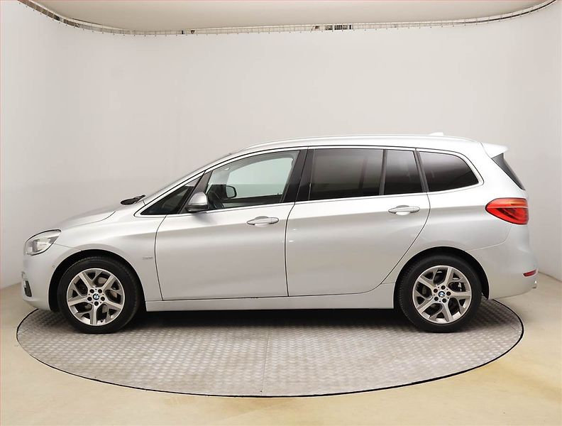 BMW Řada 2 (2017) Luxury Line 218d Gran Tourer - fotka 3 z 26