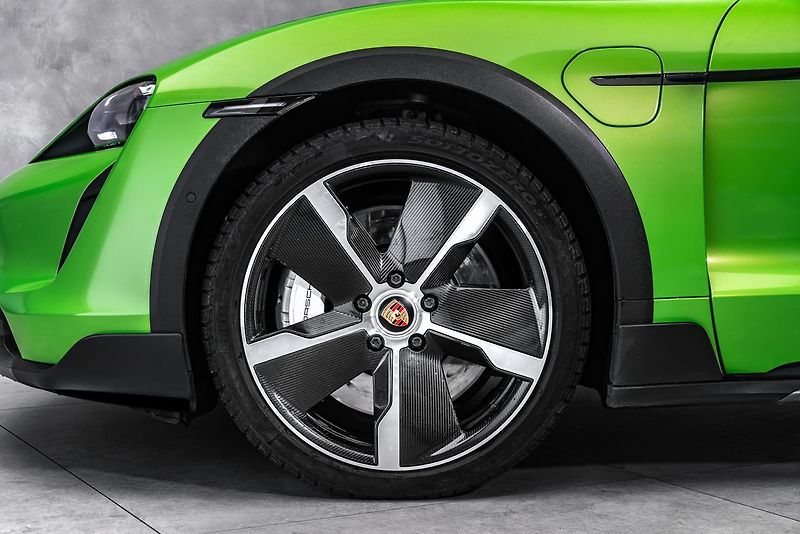 Porsche Taycan PDCC, ventilace, pano - fotka 31 z 41