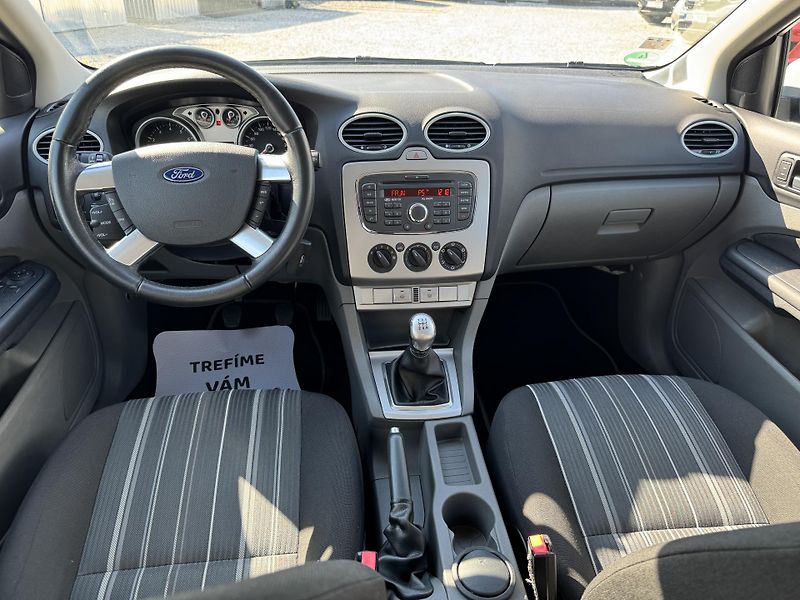 Ford Focus (2010) 1.6-16V,rezervace  - fotka 15 z 28