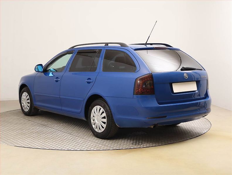 Škoda Octavia (2010) Ambiente 1.6 TDI, po STK - fotka 4 z 19