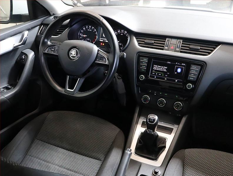 Škoda Octavia (2017) 1.6 TDI, Serv.kniha, Tempomat - fotka 7 z 17