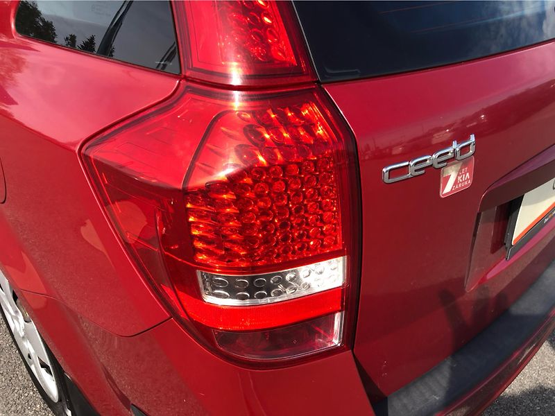 Kia Ceed Combi 1.4i ACTIVE - fotka 25 z 27
