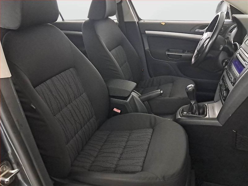 Škoda Octavia (2009) Elegance 1.9 TDI, po STK - fotka 9 z 16
