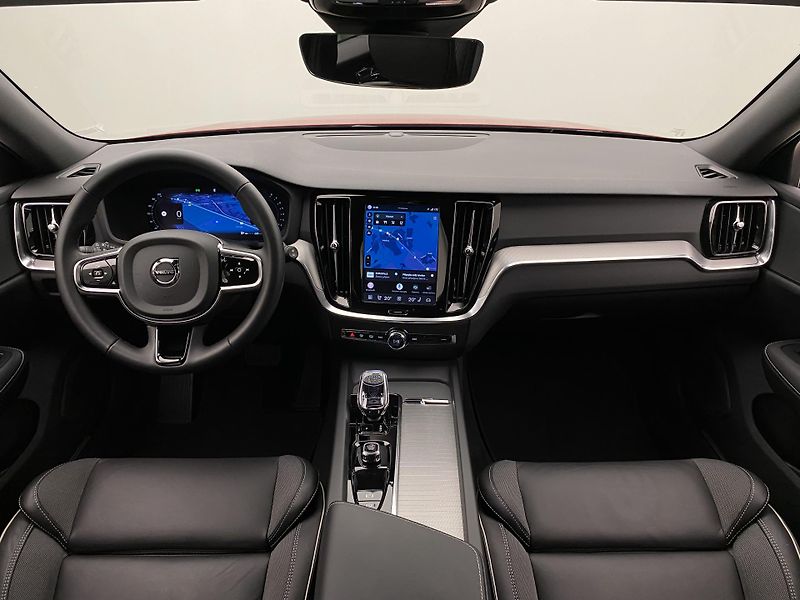 Volvo V60 CC B5 AWD PLUS AUT REZERVACE - fotka 2 z 59