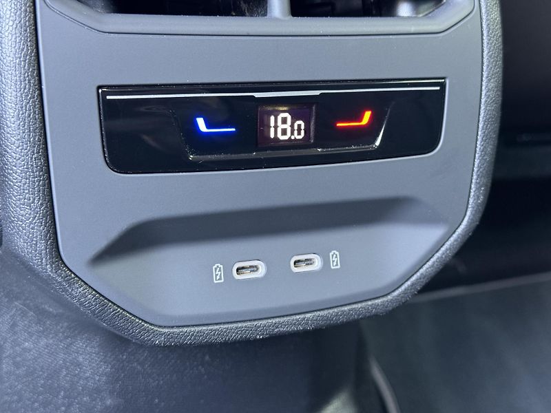 Seat Leon (2022) 1.5eTSi DSG Xcellence DPH RZV - fotka 21 z 50