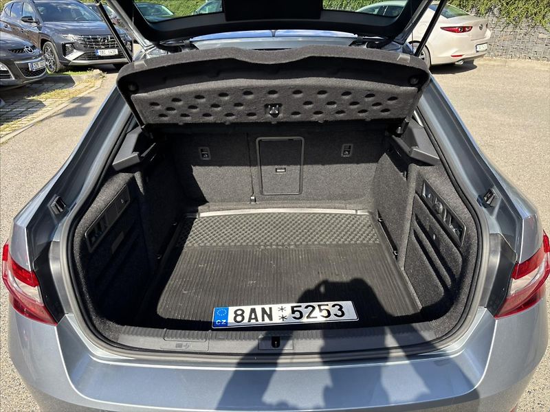 Škoda Superb 2,0 TDi AT Style SERVIS - fotka 14 z 43