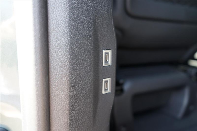 Citroën SpaceTourer (2025) 2,2 BlueHDi 180 EAT8 SHINE XL - fotka 28 z 32
