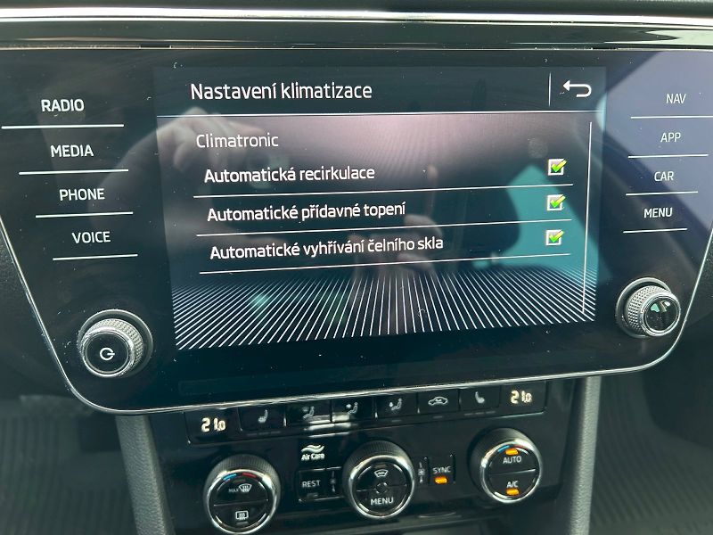 Škoda Superb (2021) Style Plus Extra 2.0 TDI 140 k - fotka 24 z 33
