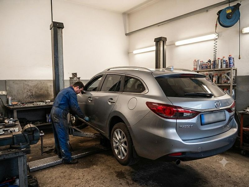 Mazda 6 2.0 benzin 121kw - fotka 26 z 28