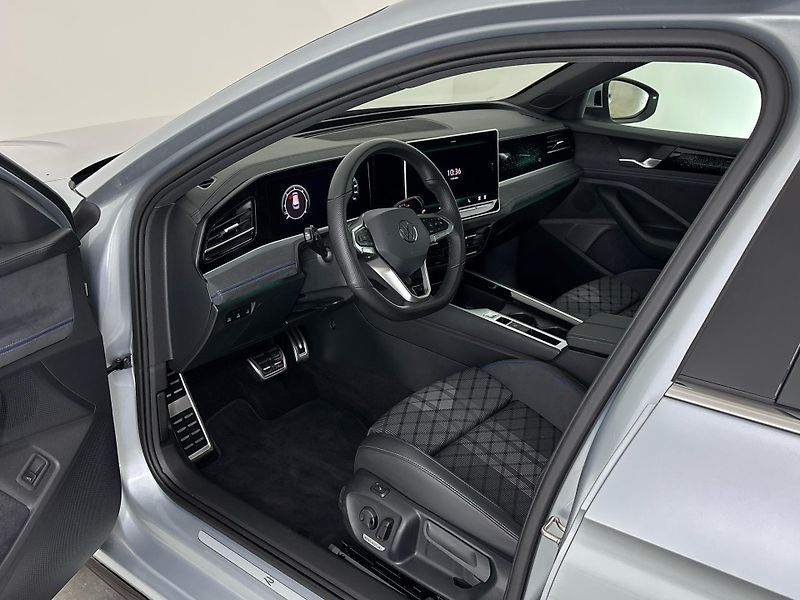 Volkswagen Passat R-Line People - fotka 6 z 31