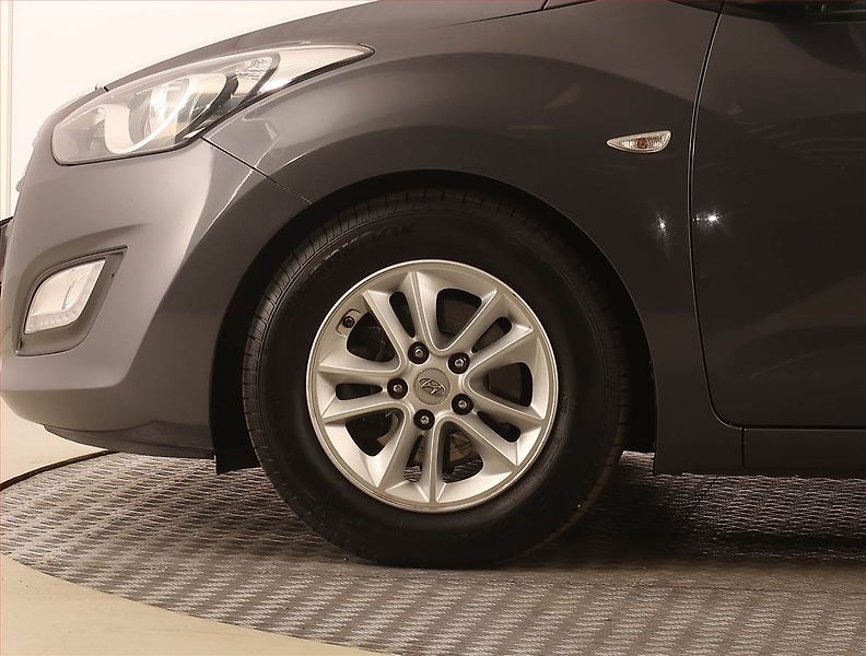 Hyundai i30 (2016) 1.6 GDI, ČR,1.maj, Tempomat - fotka 14 z 17