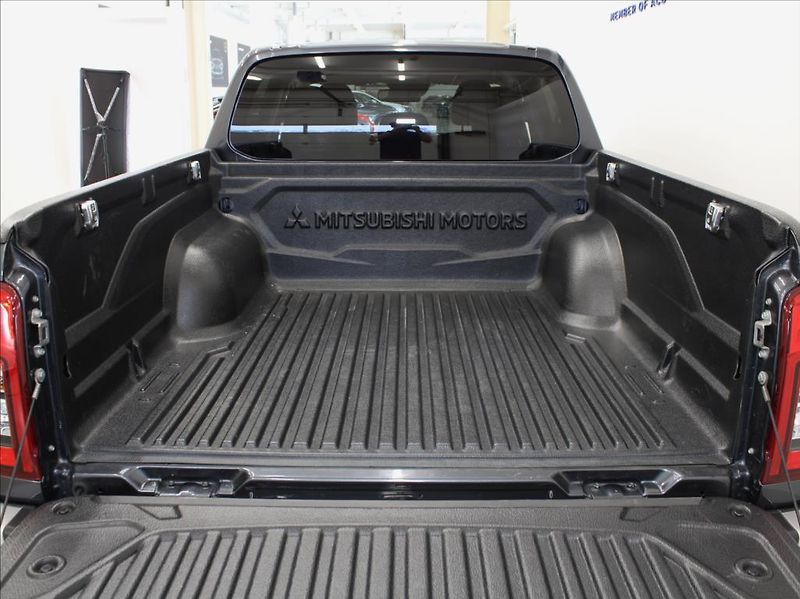 Mitsubishi L200 2,3 DI-D 127kW AT Instyle DPH - fotka 23 z 24
