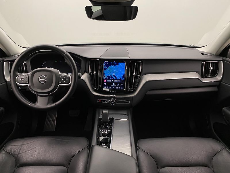 Volvo XC60 B5 AWD CORE AUT CZ - fotka 2 z 54