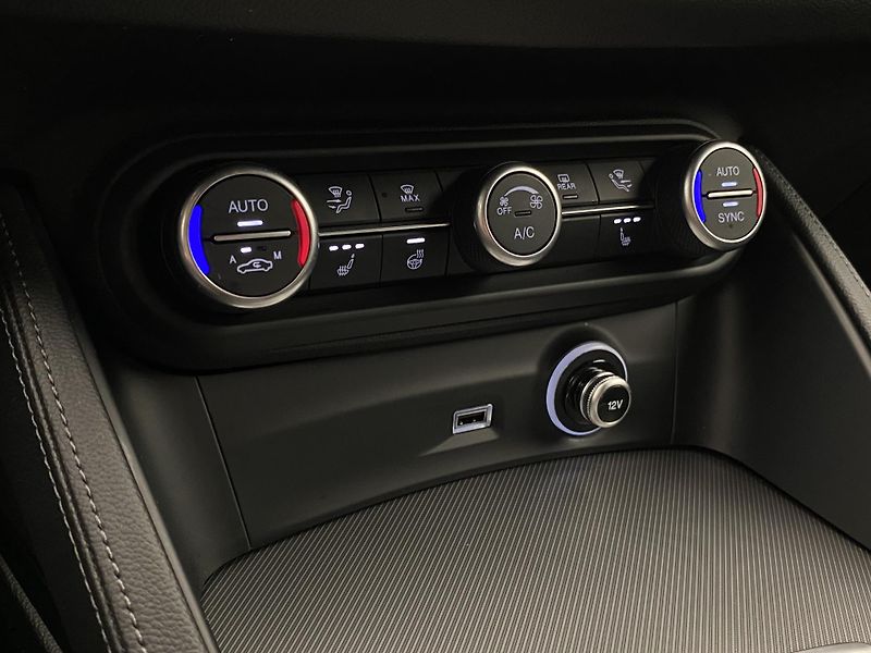 Alfa Romeo Stelvio VELOCE 2.2JTDm REZERVACE - fotka 28 z 62