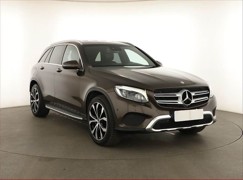Mercedes-Benz GLC (2015) 220 d 4MATIC, 4X4 - fotka 1 z 20