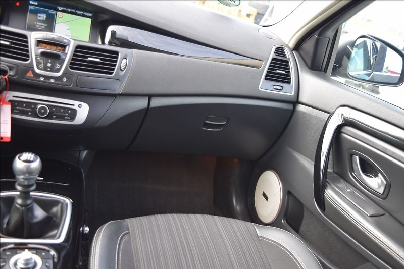 Renault Laguna 2,0 dCi 110KW NATÁČ. ZAD.NÁP. - fotka 23 z 49