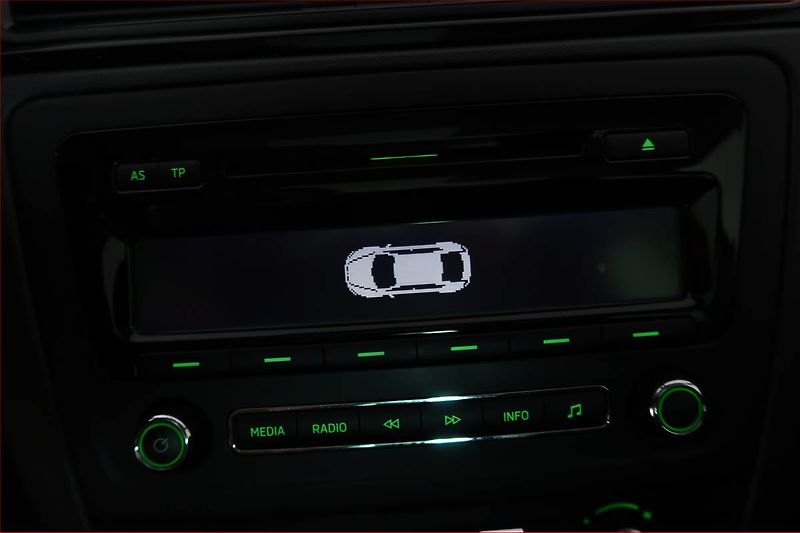 Škoda Rapid (2015) Spaceback 1.2 TSI, Tempomat - fotka 17 z 18