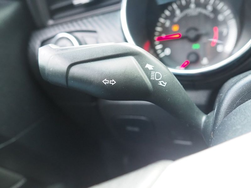 Ford Mustang (2015) 3.7i, 224kW, Manuál - fotka 18 z 27