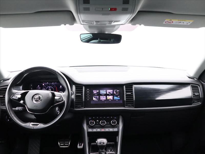 Škoda Kodiaq Scout 2,0 TSI 140kW DSG 4x4 CZ - fotka 30 z 38