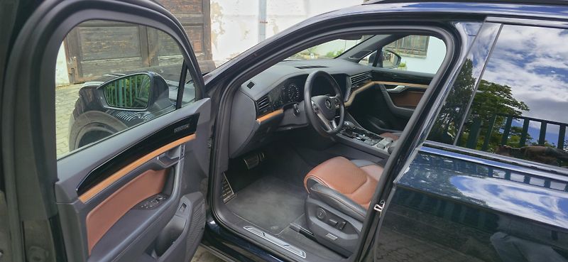 Volkswagen Touareg (2019) 4,0 TDi V8, R-Line, nez.topení - fotka 11 z 18