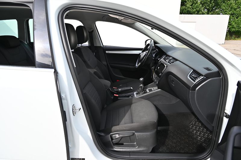 Škoda Octavia 1.6TDI 77KW Edition 4/2015 - fotka 28 z 39