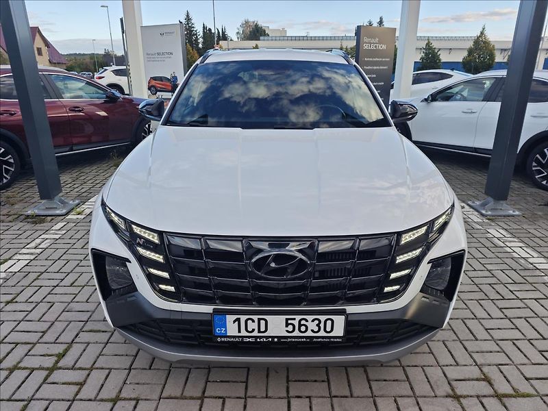 Hyundai Tucson 1,6 T-GDI MHEV 7DCT automat  4 - fotka 9 z 23