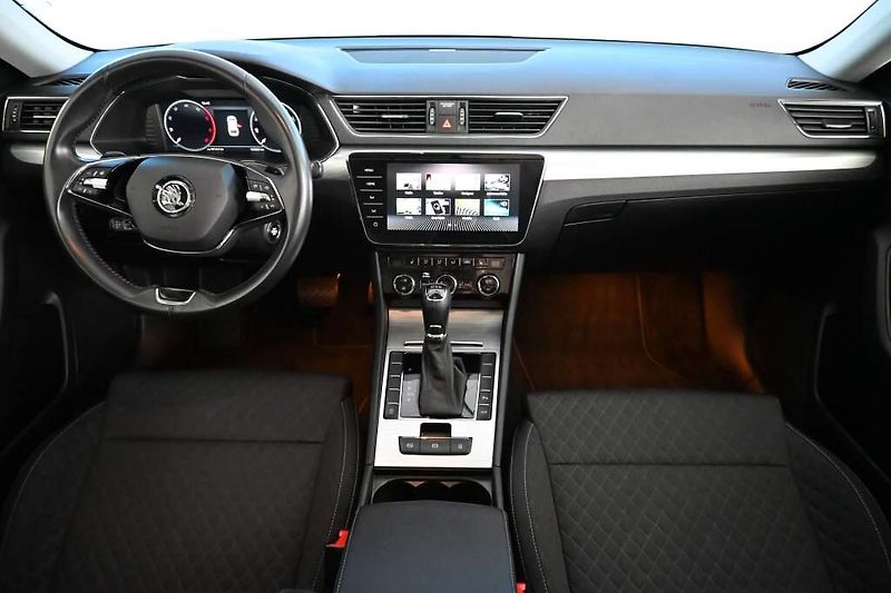 Škoda Superb (2022) 2.0 DSG LED ACC Virtual Tažné - fotka 12 z 37