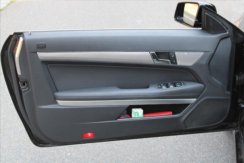 Mercedes-Benz Třídy E 200 CGI / 135 KW / CABRIO - fotka 13 z 32