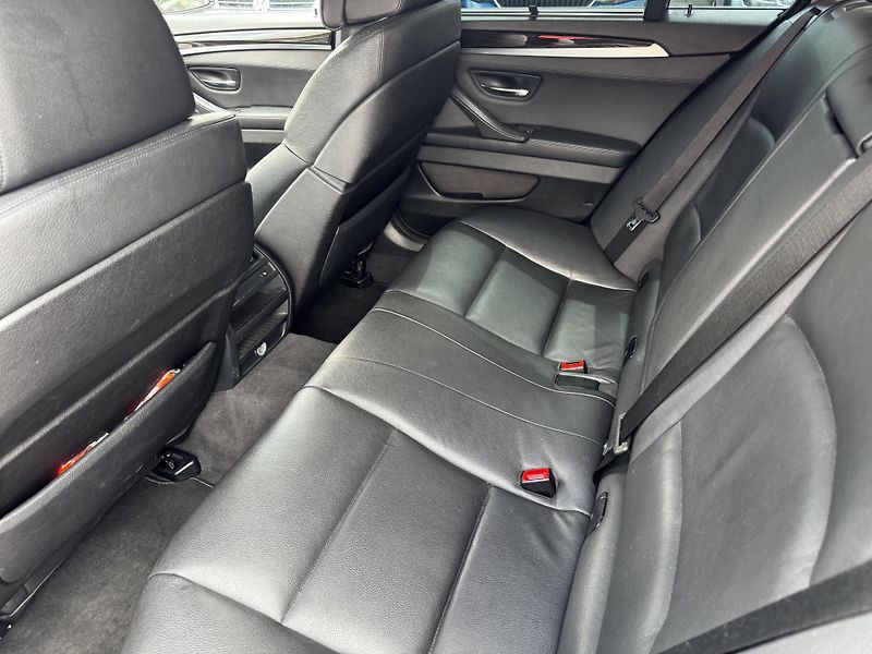 BMW Řada 5 (2012) 530XD M-paket - fotka 25 z 29