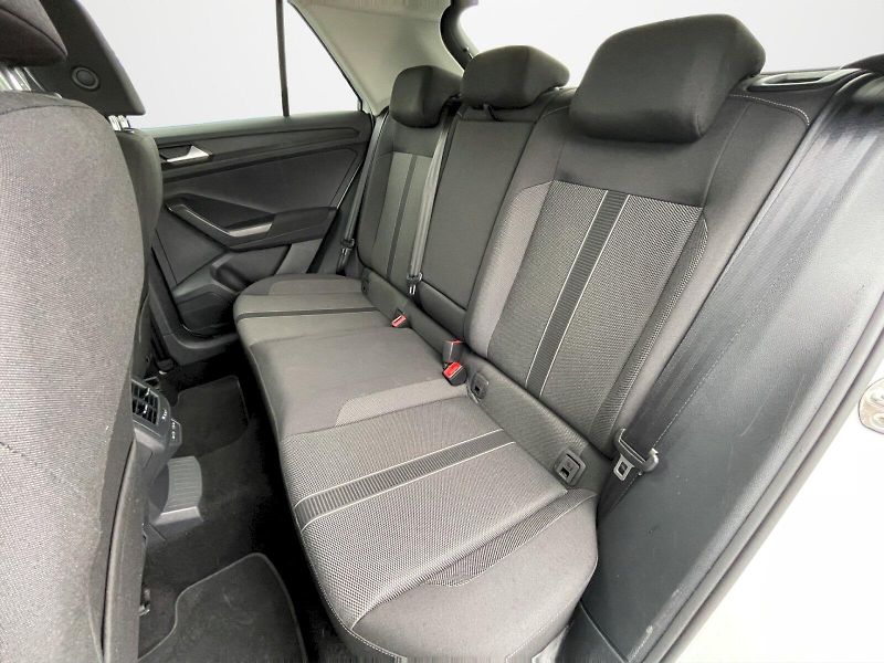 Volkswagen T-Roc (2023) 1.0 TSI 81 kW Life - fotka 25 z 31