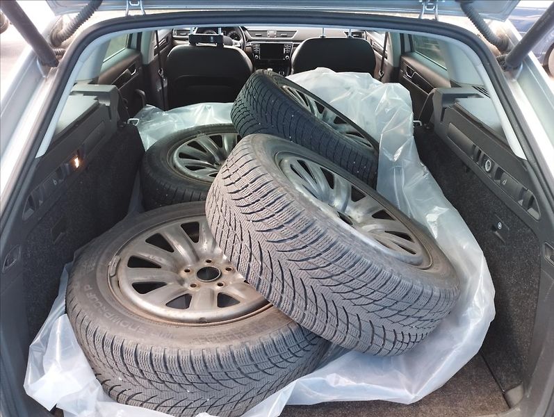 Škoda Superb 2,0 TDi 110KW LAURIN/KLEMENT - fotka 20 z 20
