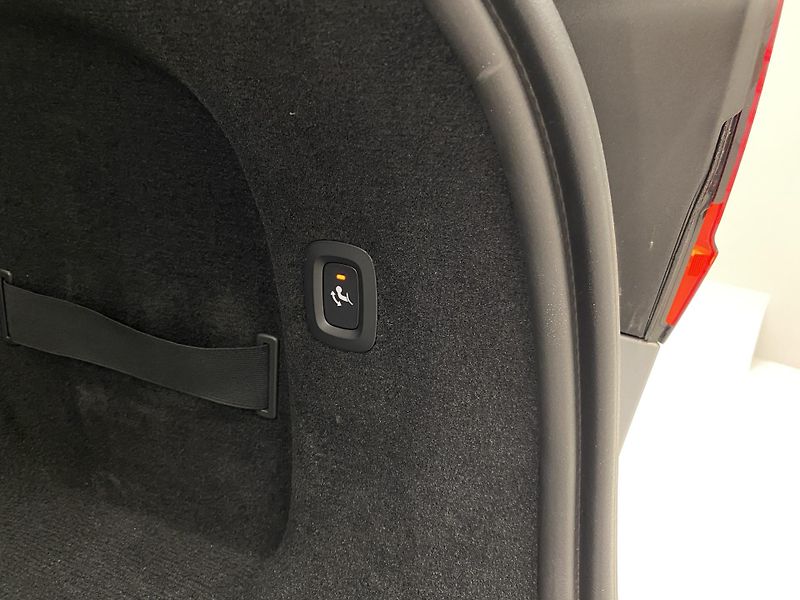 Volvo V90 T6 AWD RECHARGE CORE REZERVACE - fotka 33 z 60