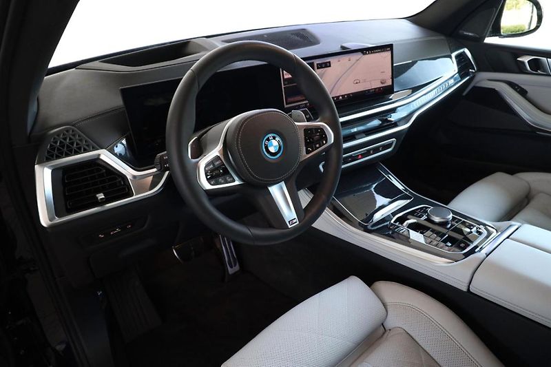 BMW X5 xDrive50e - fotka 5 z 35