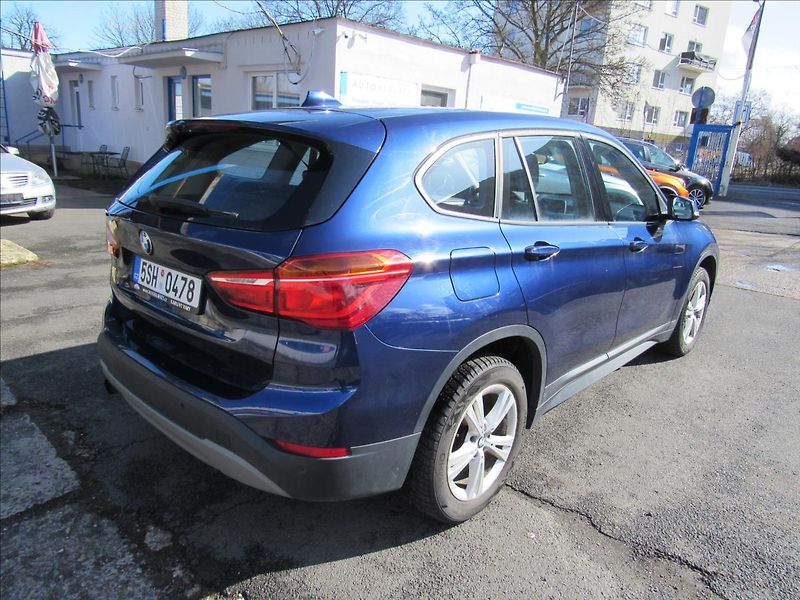 BMW X1 1,5 T sDrive 18i Manuál - fotka 6 z 32