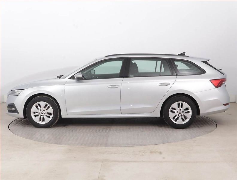 Škoda Octavia (2023) Ambition 2.0 TDI, ČR,1.maj - fotka 3 z 15