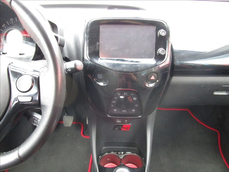 Toyota Aygo 1.0VVT-i, aut. KLIMA - fotka 9 z 37
