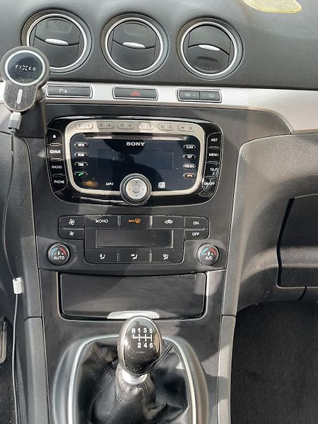 Ford S-MAX (2012) Ford S-MAX 1,6 EcoBoost 118kW/ - fotka 14 z 16