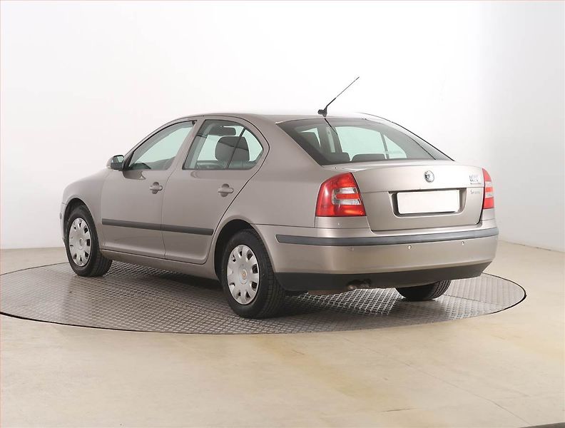 Škoda Octavia (2008) 1.9 TDI, po STK, dobrý stav - fotka 4 z 16